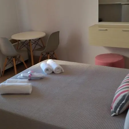 中庭别墅酒店 4*